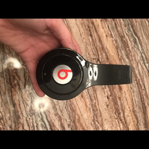 Beats headphones never used. Beats by dr. Dre - Picture 2 of 3